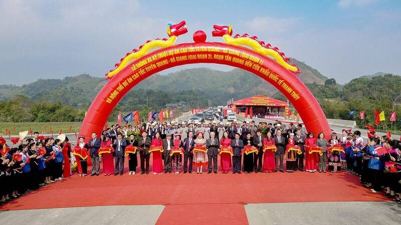 Tuyen Quang dong tho, khanh thanh, khoi cong nhieu du an trong diem. Anh: Quoc Viet