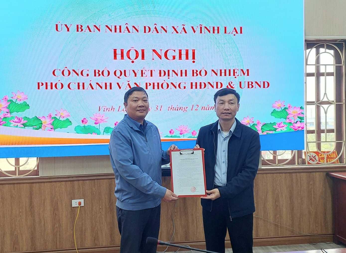 Xa Vinh Lai cong bo quyet dinh cong tac can bo. Ảnh: Cong TTDT xa Vinh Lai