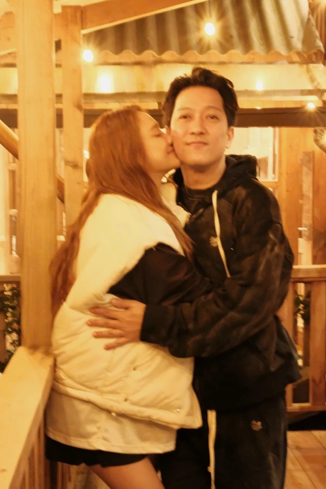 Truong Giang hanh phuc cung Nha Phuong. Anh: Cat tu video.