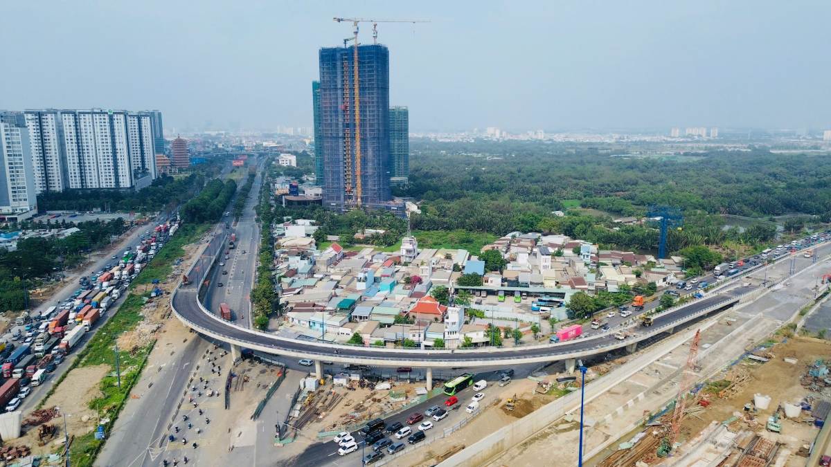 Nhanh cau vuot N2 khi dua vao khai thac, hang muc nay giup giam xung dot giao thong tai khu vuc nut giao An Phu. Anh: Anh Tu