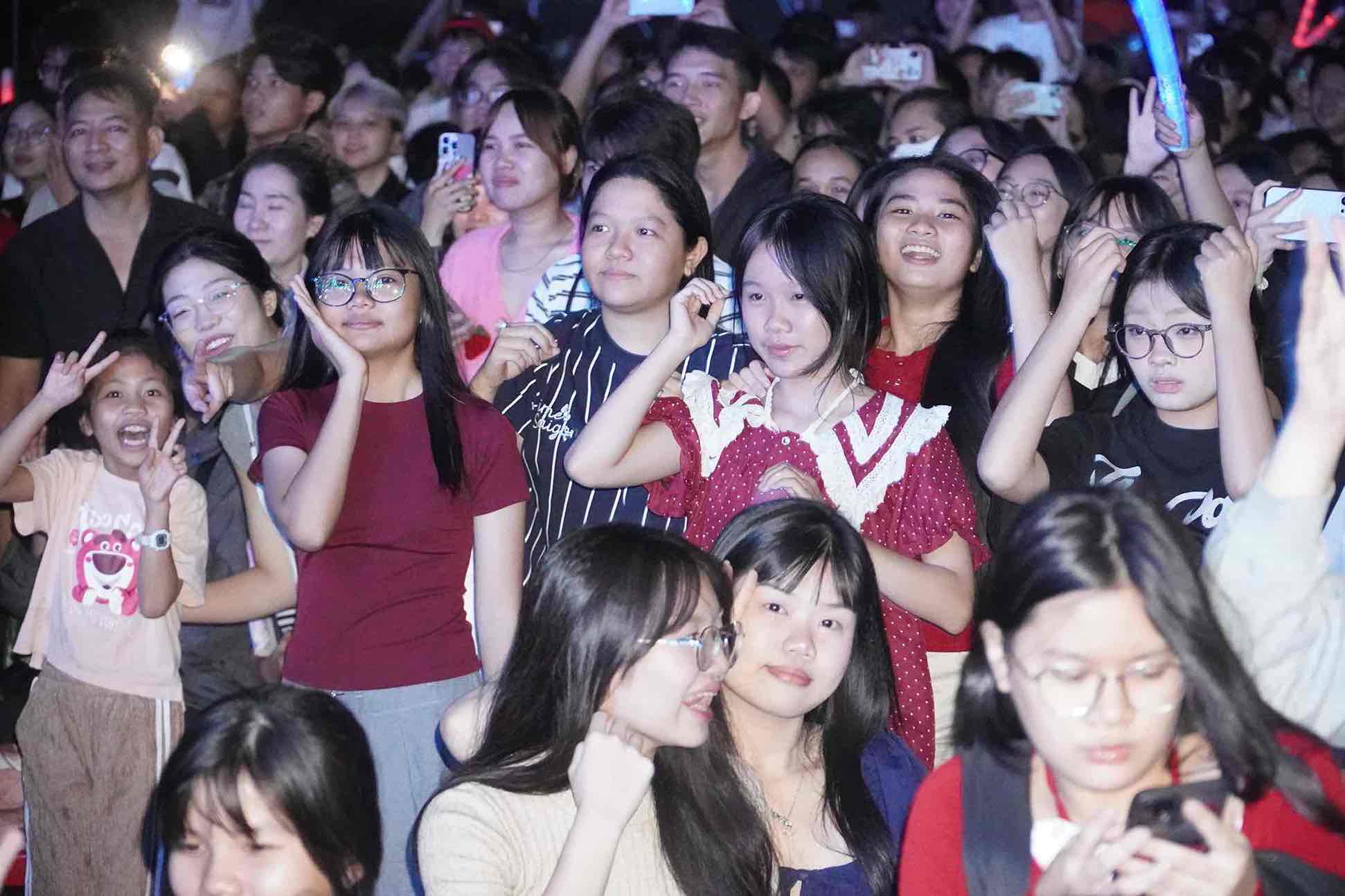 Khong khi nao nhiet tai dem Countdown duong ven song Dong Nai. Anh: HAC