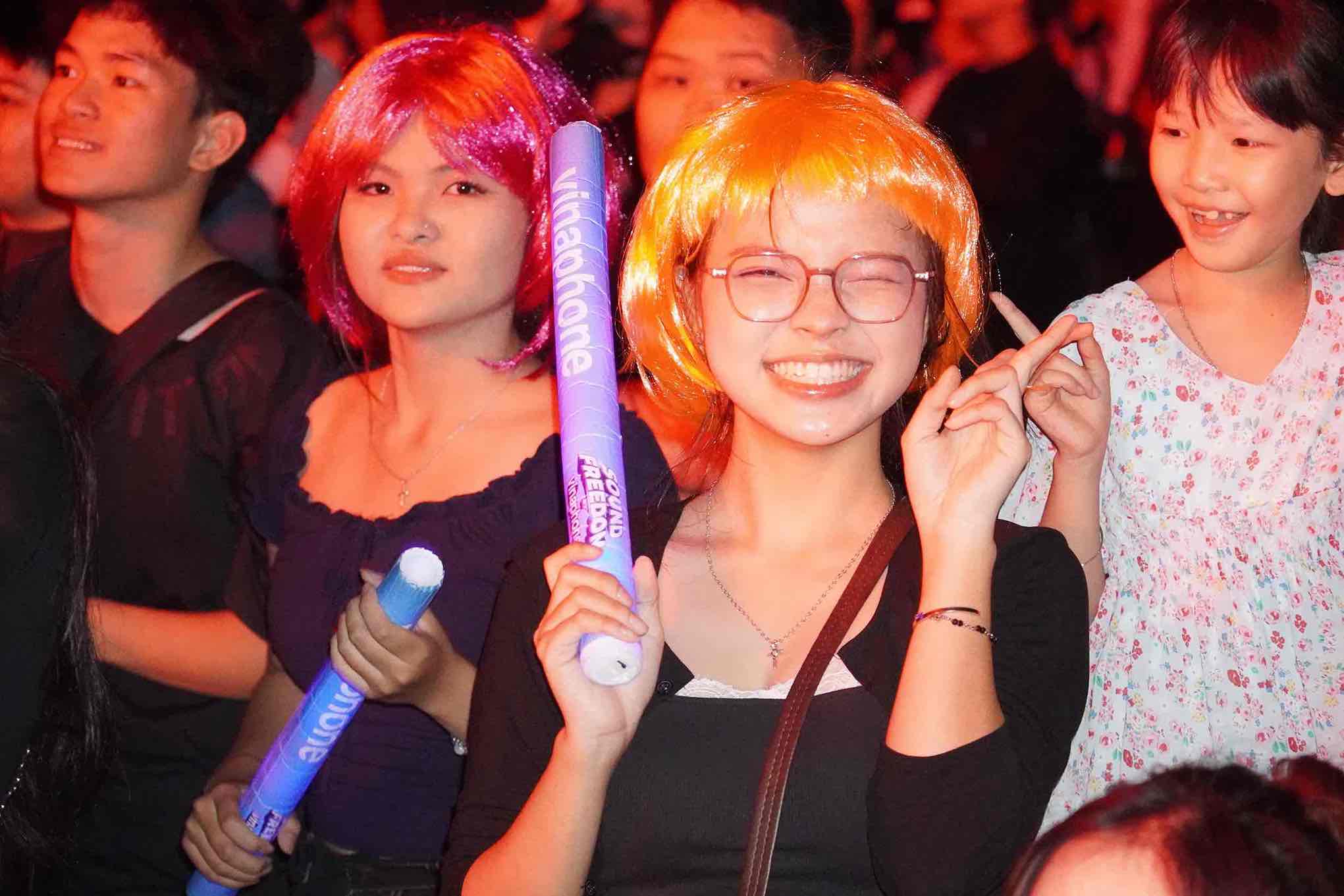 Countdown chao don nam moi 2026 tai san khau o duong ven song Dong Nai thu hut gioi tre Dong Nai. Anh: HAC