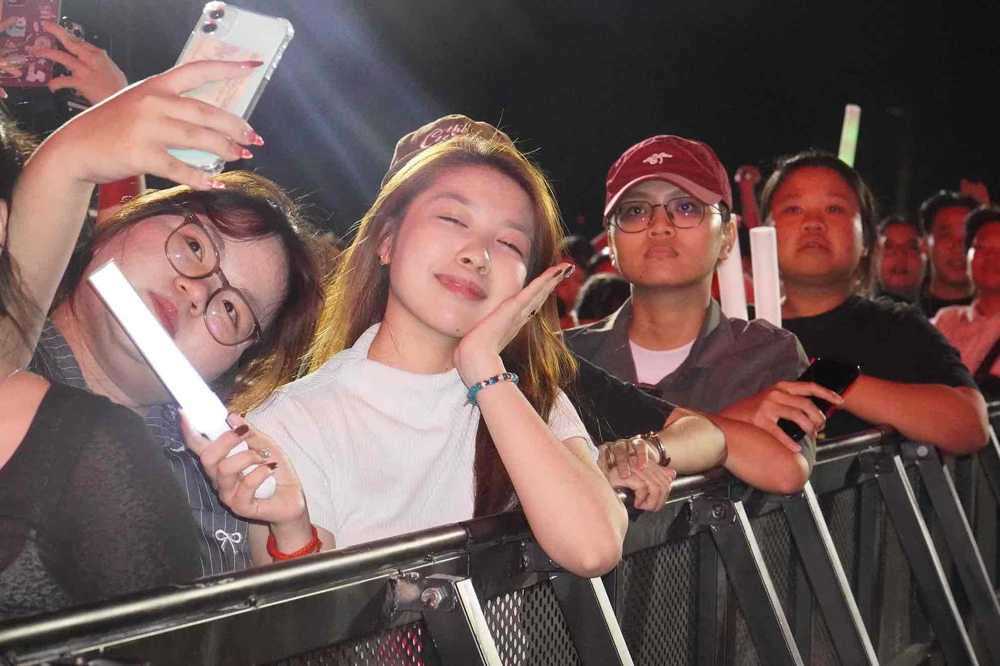 Cac ban tre cho don giao thua nam 2026. Anh: HAC