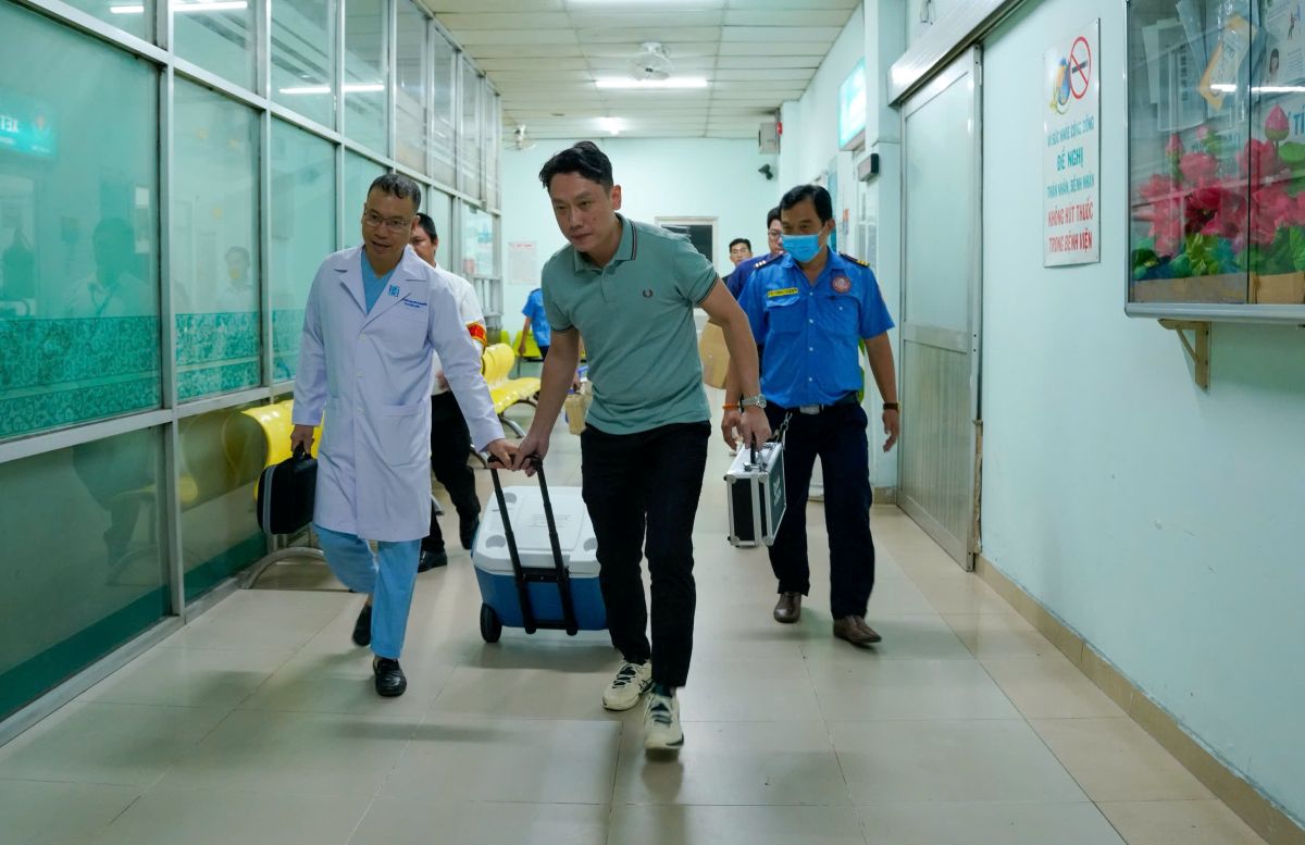 Trai tim duoc van chuyen den benh vien de ghep cho benh nhi. Anh: Benh vien cung cap