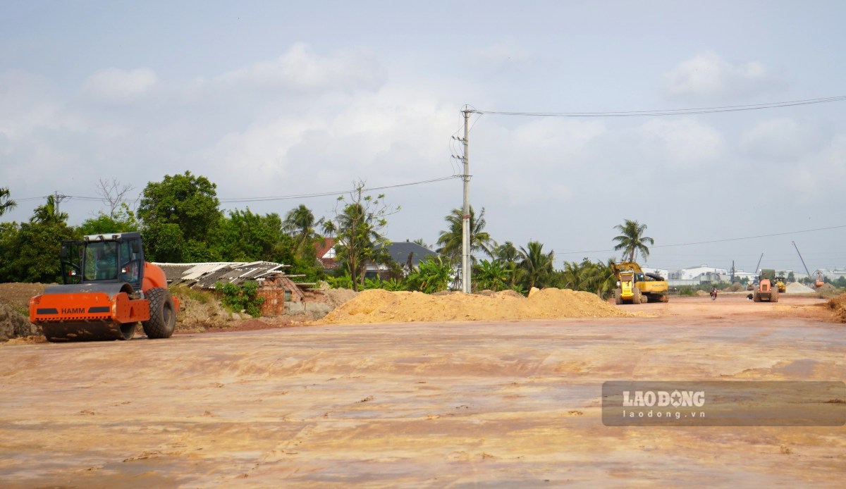 Chu dau tu phan dau dua du an ve dich truoc tien do. Ảnh: Mai Dung