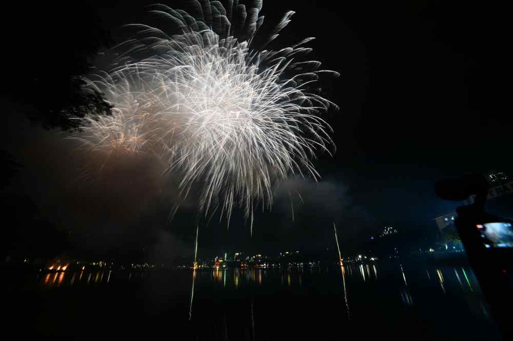 Tong so dan phao hoa su dung gom 4.000 qua phao hoa tam cao, 360 gian phao hoa tam thap cung nhieu loai phao hoa hoa thuat, bao dam quy mo, chat luong va hieu ung trinh dien an tuong. Anh: Vu Hai