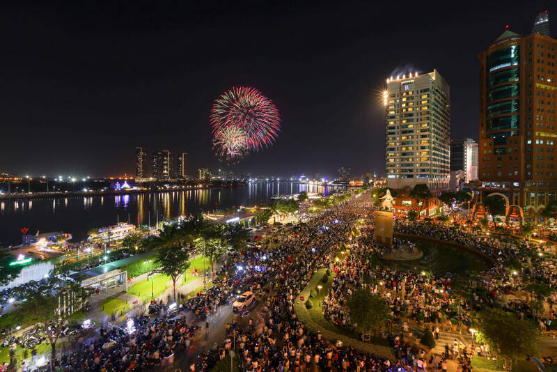호치민시 시민들은 2026년 새해에 대한 희망을 전달하며 평화로운 한 해를 기대합니다