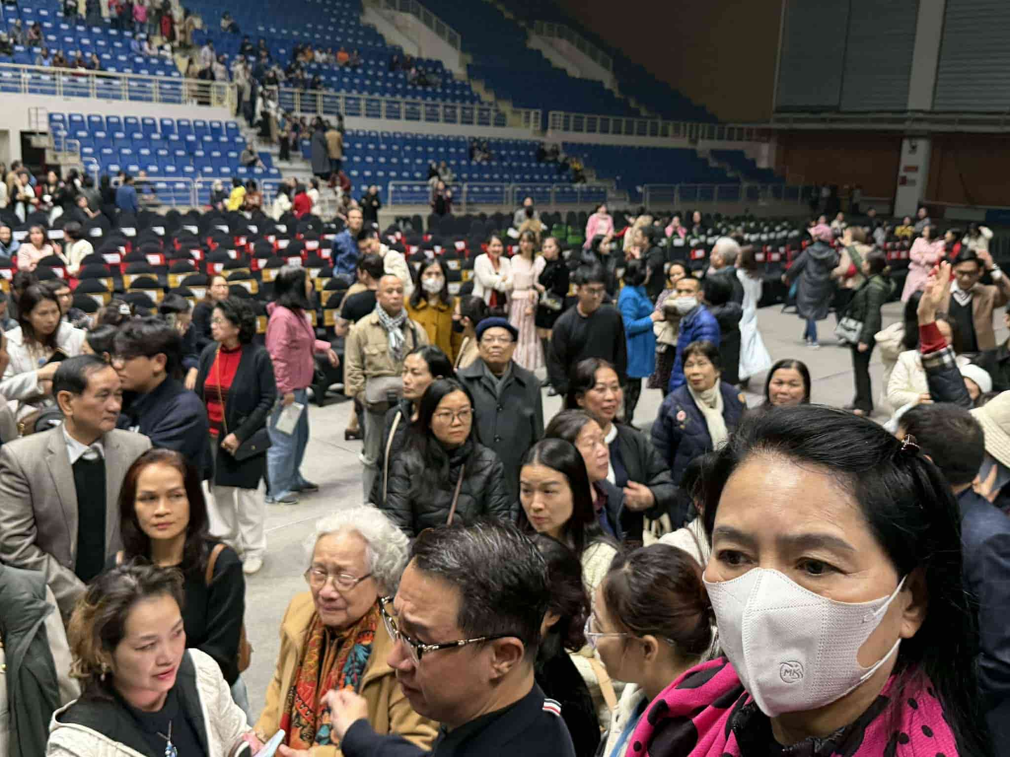 Nhieu khan gia lan loi tu TP.HCM, tu Nhat ve de xem dem nhac. Anh: Van Anh