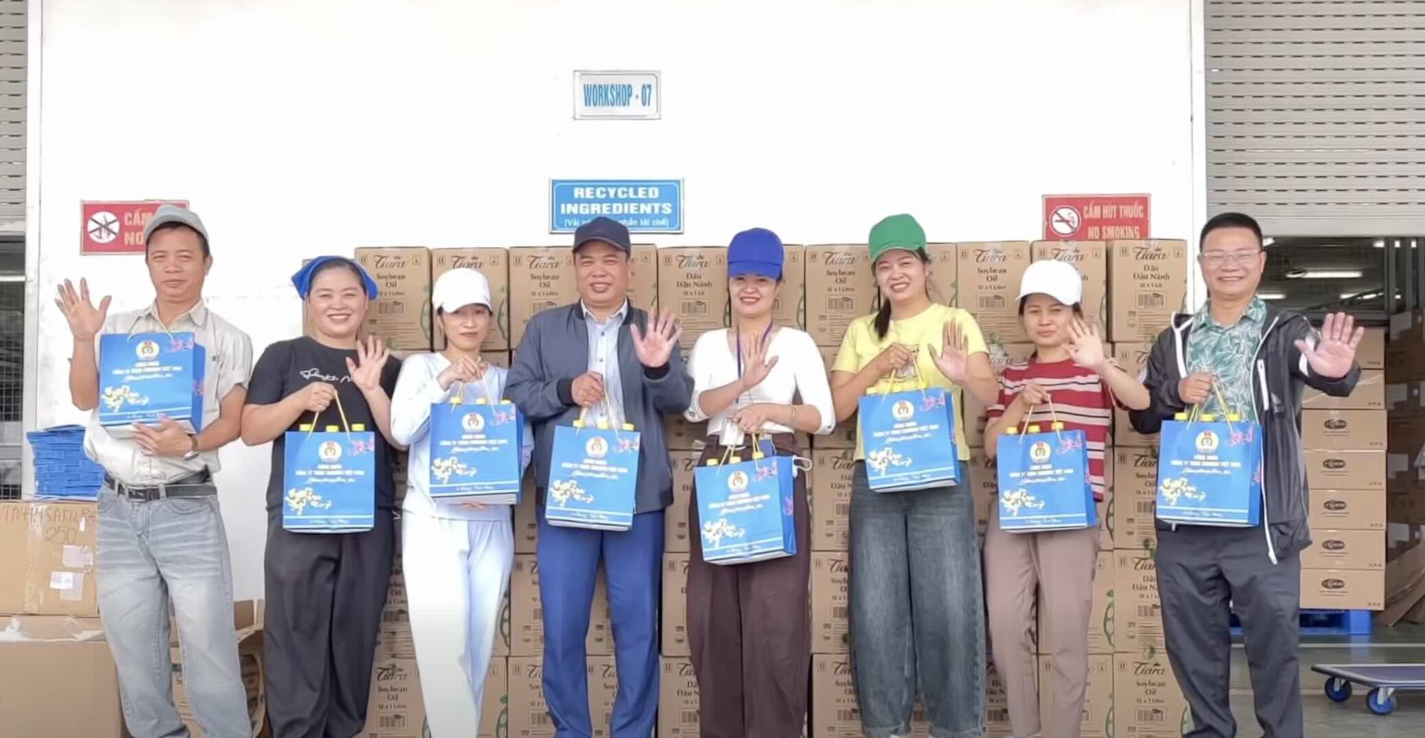 Meaningful New Year gifts reach workers. Photo: Sakurai Vietnam Trade Union