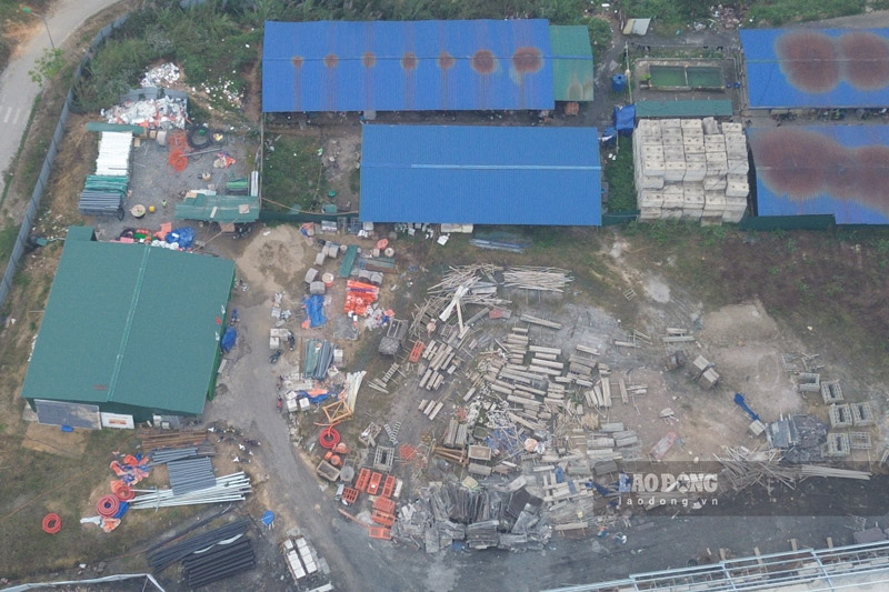 Vat lieu, gian giao duoc tap ket de phuc vu thi cong. Anh: Dinh Dai