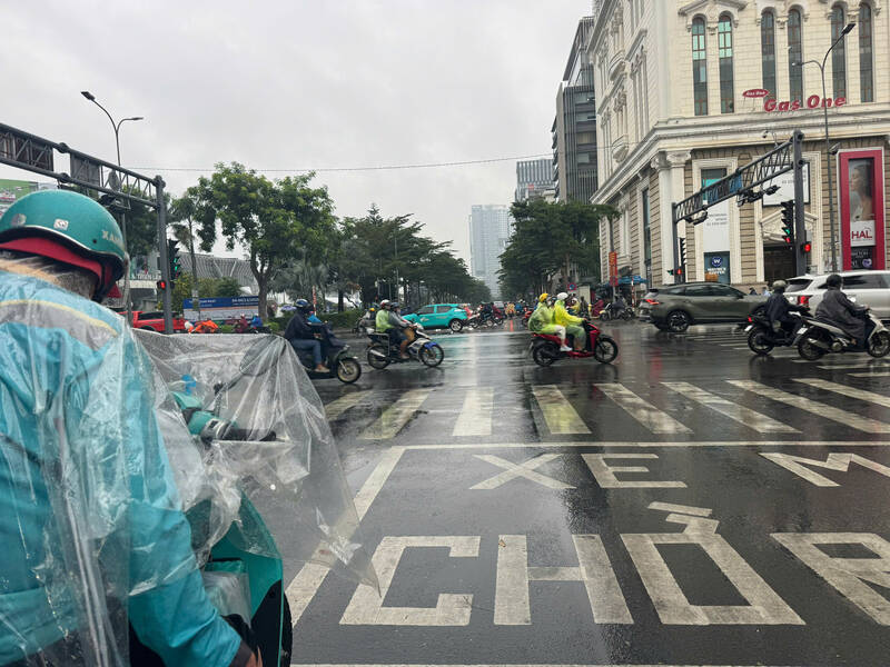 The Ho Chi Minh City area has had rain since the morning of December 4. Photo: Thanh Vu