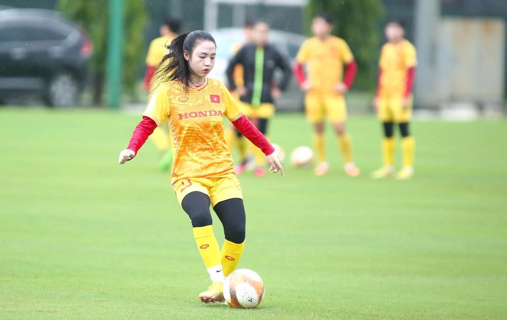 “Hot girl” bong da nu Tran Thi Duyen so huu guong mat xinh dep. Anh: Minh Dan