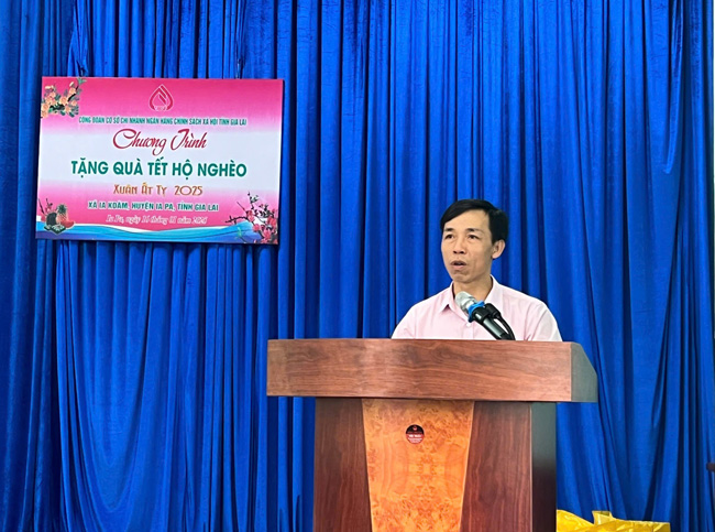 Ong Dinh Van Nghia-Pho Giam doc Chi nhanh NHCSXH tinh duoc chi dinh giu chuc Chu tich Cong doan co so khoa I. Anh: Thanh Tuan 