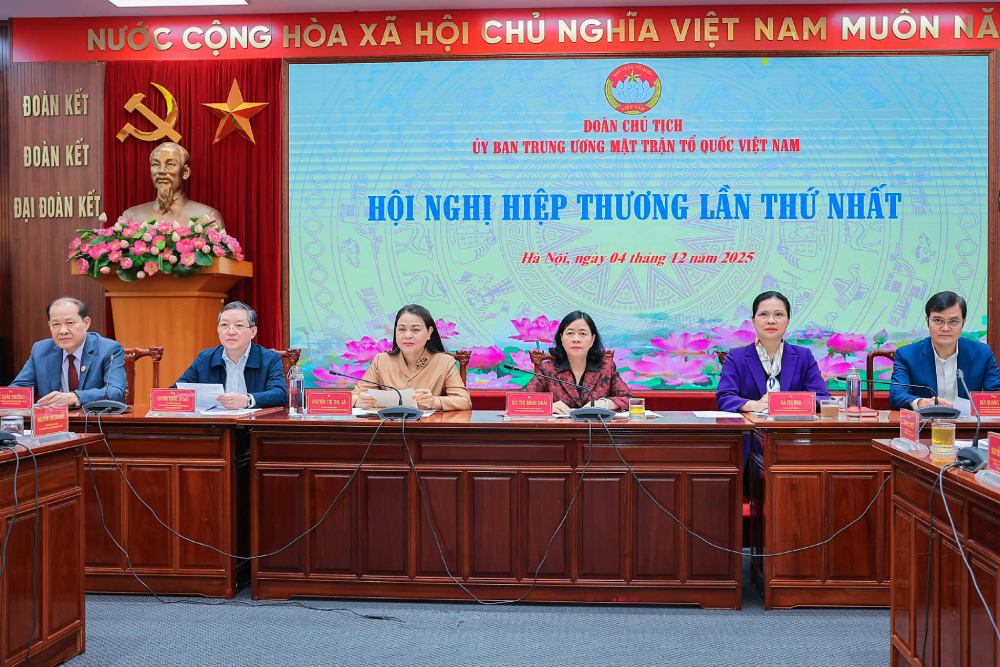 The leaders of the Central Committee of the Vietnam Fatherland Front chaired the first peace conference. Photo: Vietnam Fatherland Front