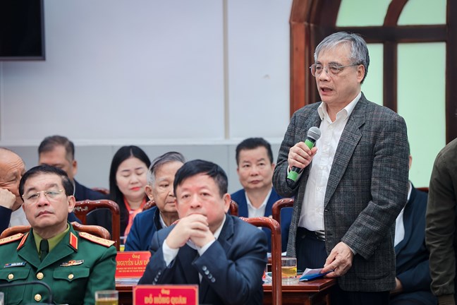 Dai bieu dong gop y kien tai hoi nghi. Anh: Hoai Nam 