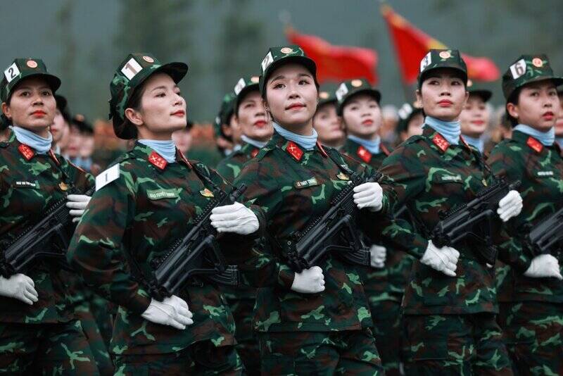 Bộ Quốc phòng trả lời cử tri kiến nghị phụ cấp hằng tháng cho người tham gia kháng chiến, làm nhiệm vụ quốc tế trên 10 năm hoặc sau 30.4.1975 đã nghỉ việc. Ảnh: Hải Nguyễn

