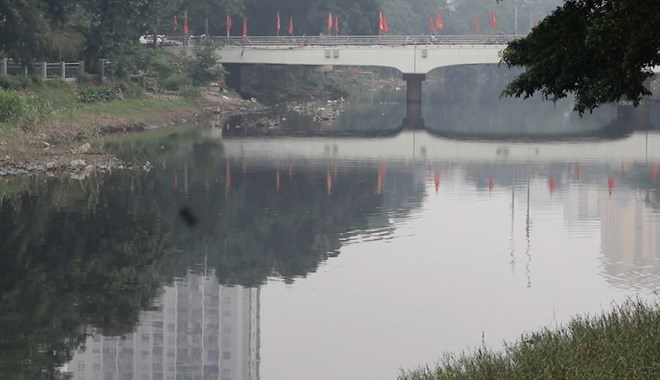 Hanoi gasta miles de millones de VND para construir una planta de tratamiento de aguas residuales en el rio Tay 70.000 m3/dia-noche. Foto: Khanh An