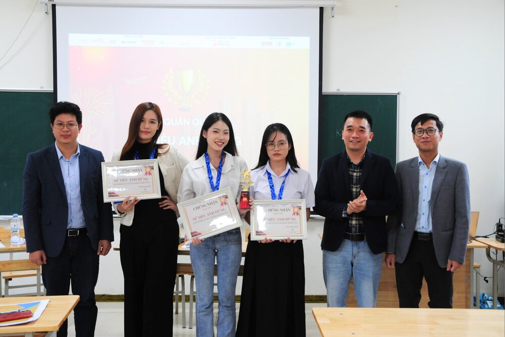 Doi Nu Sieu Anh Hung da xuat sac gianh ngoi Quan quan cuoc thi Debate Horizon 2025. Ảnh: Linh Lan