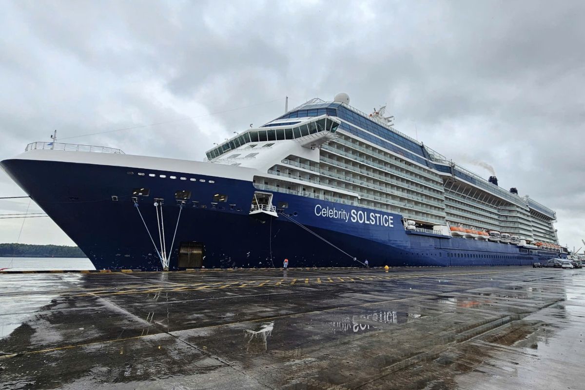 আন্তর্জাতিক ক্রুজ জাহাজ হো চি মিন সিটিতে ২,৫০০ জনেরও বেশি পর্যটক নিয়ে এসেছে