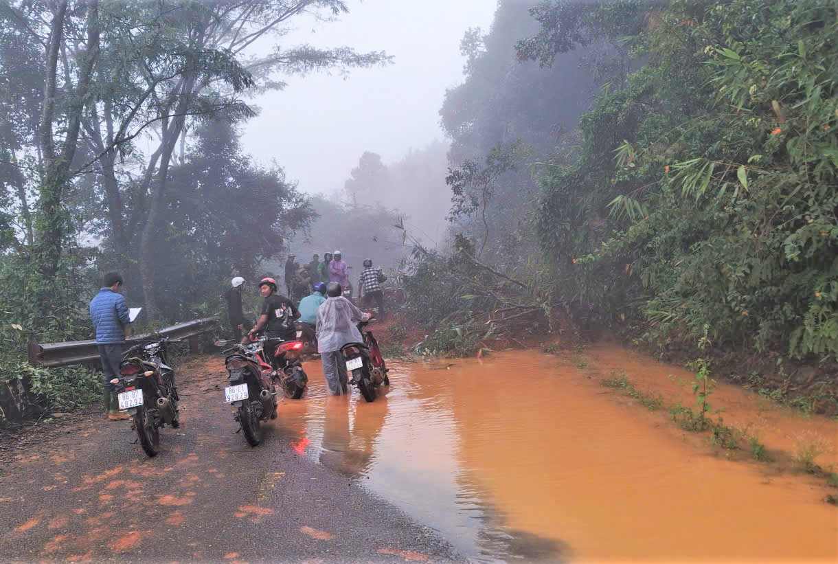 Diem sat lo nghiem trong tren deo Gia Bac vua xay ra sang nay tai Km53 Quoc lo 20. Anh: Phuc Khanh