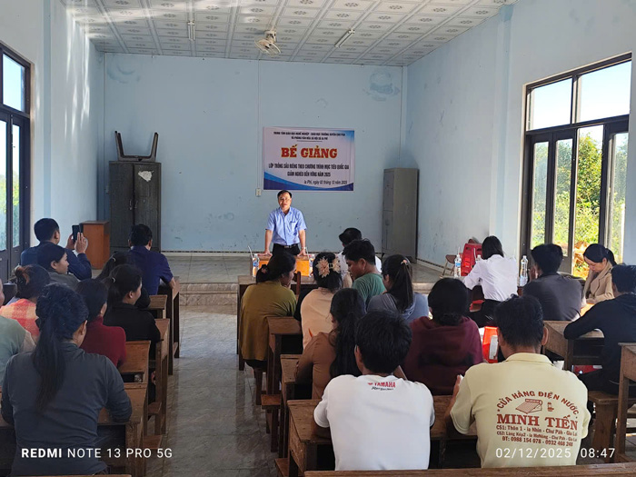 Cac hoc vien mong muon viec day nghe kien tri, lau dai de cap nhat kien thuc moi ve nong nghiep. Anh: Mai Hoa