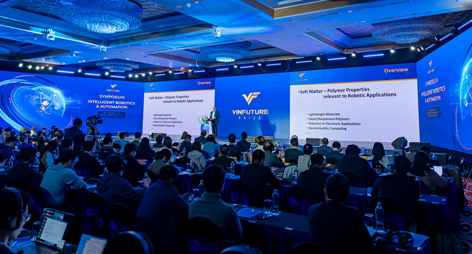 Quy VinFuture to chuc Toa dam “Robot va Tu dong hoa Thong minh” tao khong gian ket noi tri thuc giua cac giao su, nha khoa hoc quoc te va trong nuoc. Anh: Hao Thien