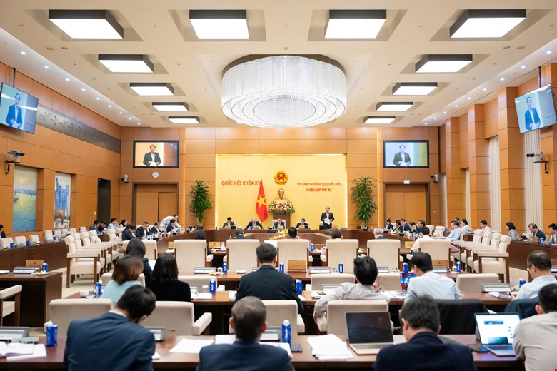 Uy ban thuong vu Quoc hoi cho y kien ve viec giai trinh, tiep thu, chinh ly doi voi nhom 05 du thao Luat va Nghi quyet. Anh: Media Quoc hoi