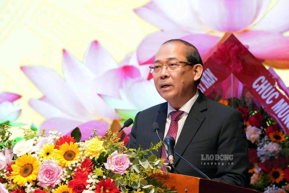 El Sr. Hoang Cong Thuy - Vicepresidente del Comite Central del Frente de la Patria de Vietnam - dirigio en el congreso. Foto: Hoai Phuong