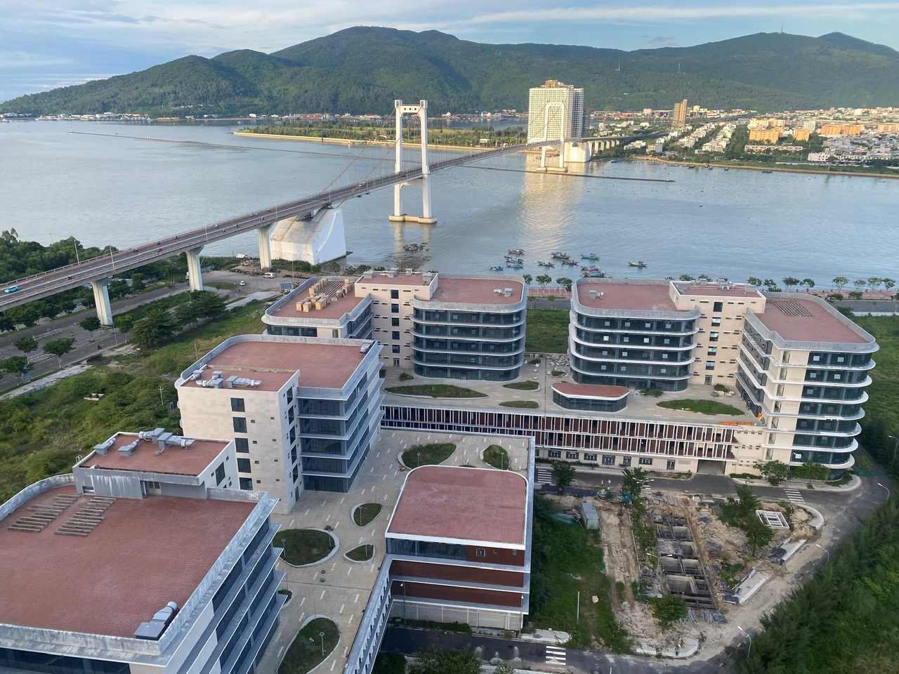 The high-tech industrial park (managed by the Management Board of the High-Tech Park and Industrial Parks - DSEZA) - plays a growth driving force for Da Nang. Photo: An Thuong