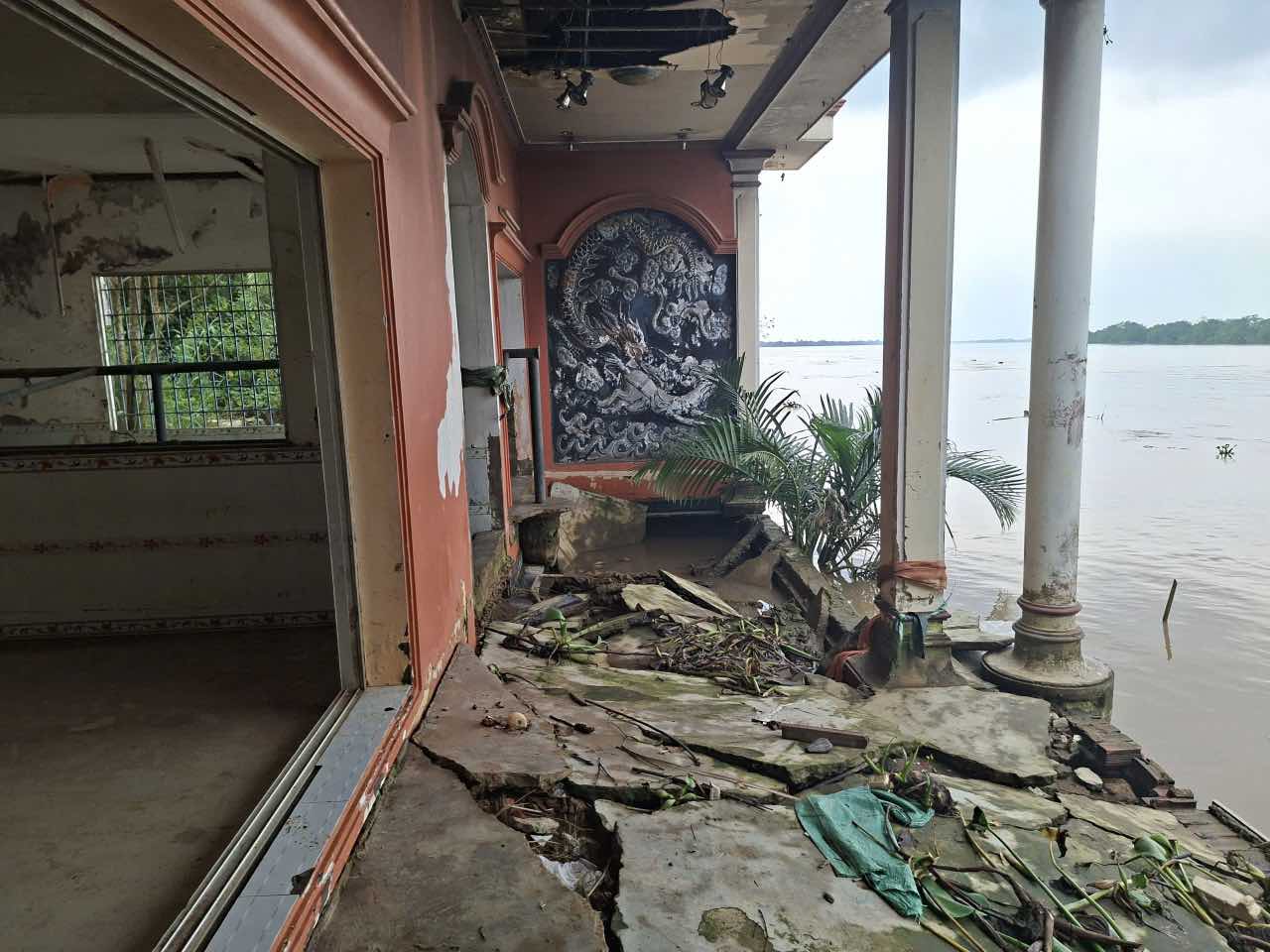 Sat lo bo song Tien khu vuc ben pha Tan Long (xa Tan Phu Dong, tinh Dong Thap). Anh: Thanh Nhan