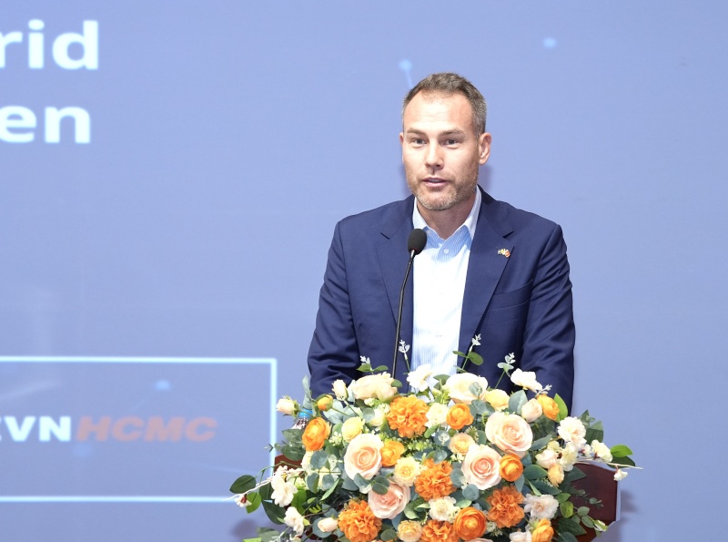 Ong Marcus Persson – Tham tan Thuong mai Thuy Dien tai Viet Nam, Giam doc Quoc gia Business Sweden phat bieu tai phien lam viec. Anh: EVNHCMC cung cap