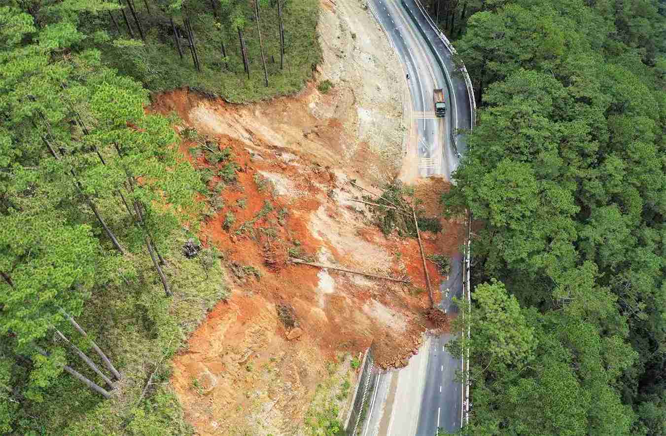 Deo Prenn dang tam dong do sat lo nghiem trong. Anh: Phuc Khanh