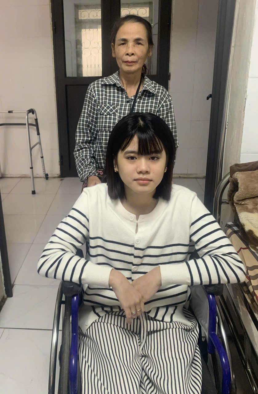 Hinh anh ba Dinh Thi Xuyen va chau ngoai Le Minh Minh bi liet tu chi do viem nao Nhat Ban. Anh: NVCC