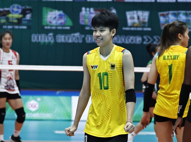 Le Nhu Anh replaces Nguyen Trinh in the Vietnam women's volleyball team for the 33rd SEA Games. Photo: VFV