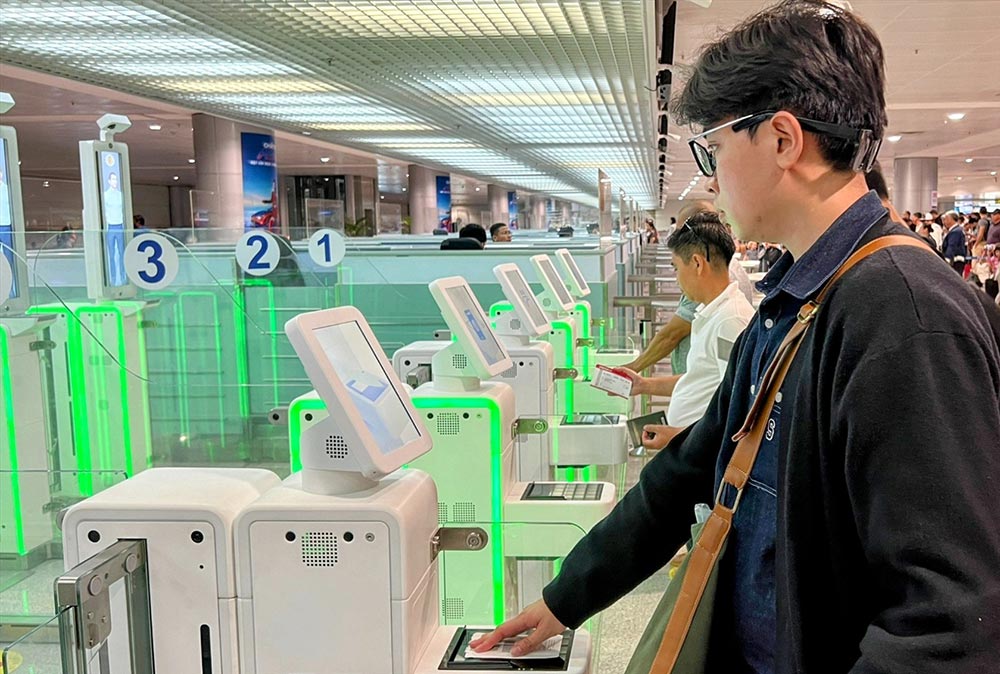 Autogate automatic entry and exit system at Tan Son Nhat International Airport Border Police. Photo: Anh Tu