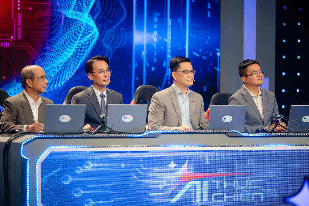 CIO Techcombank lam giam khao “A.I Thuc chien”. Ảnh: Techcombank