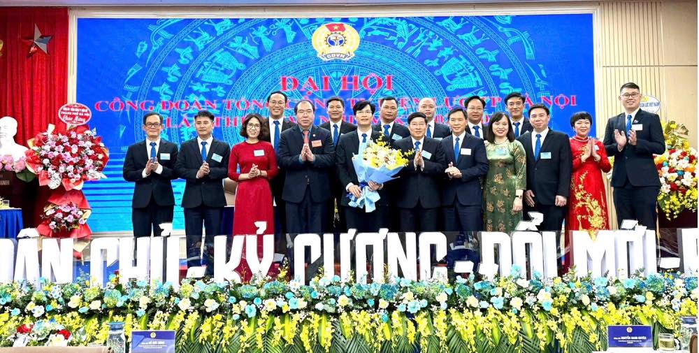 第24回ハノイ電力総公社労働組合執行委員会、任期2025年から2030年、総会開会。写真:ヴァン・アイン