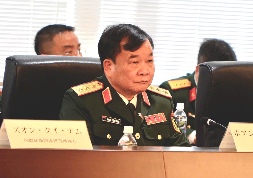 호앙쑤언찌엔 국방부 차관은 12월 4일 대화에서 베트남의 '4No' 국방 정책을 재확인했습니다. 사진: 끼에우찐