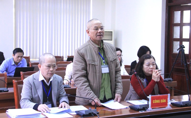 Nguoi dan trinh bay vu viec lien quan den thi hanh ban an hanh chinh va yeu cau giai quyet dat rung phuc vu Du an Khu to hop du lich nghi duong Sonasea Van Don Harbor City. Anh: Thanh tra Chinh phu