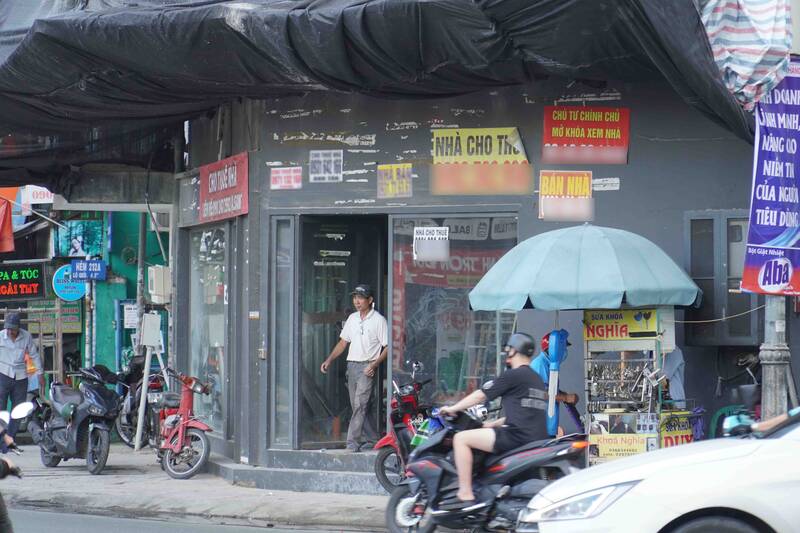 Mot mat bang nam o nga nam Cong Quynh dang duoc sua sang. Anh: Ngoc Le