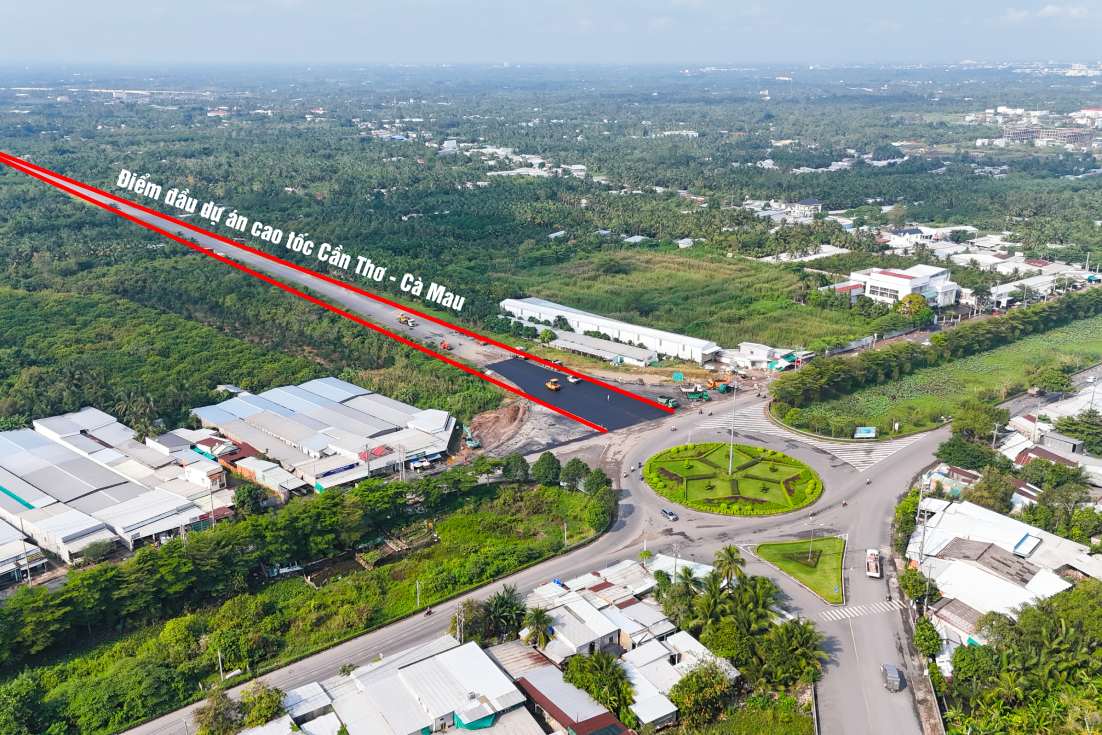 Diem dau du an cao toc Can Tho - Ca Mau dang tham nhung met be tong nhua cuoi cung. Anh: Ta Quang