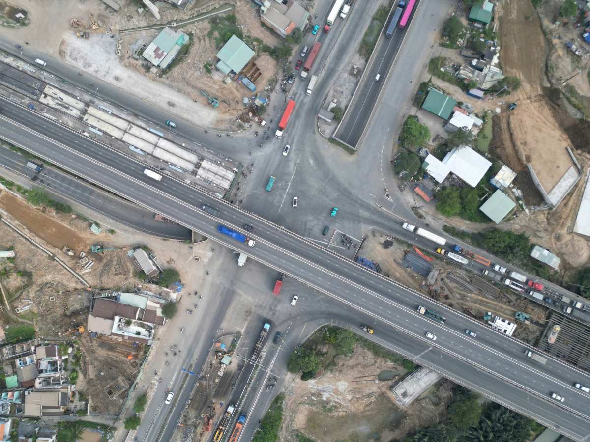 Nut giao My Thuy nhin tu tren cao. Anh: Anh Tu