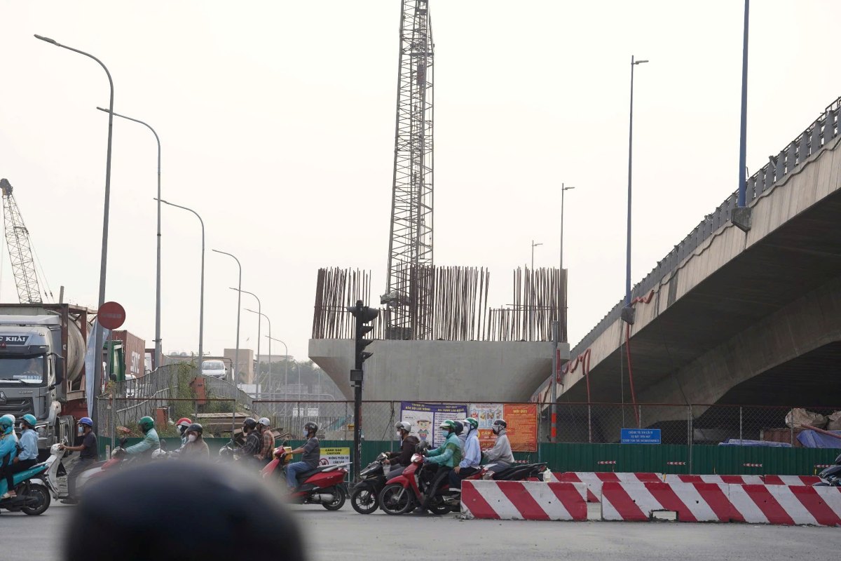 Day la khu vuc co luu luong phuong tien di chuyen dong, thuong xuyen un tac. Anh: Anh Tu