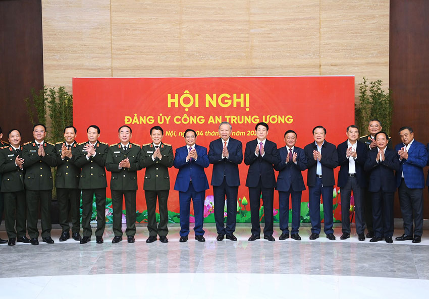 To Lam 총서기장과 중앙 공안 당위원회 회의에 참석한 대표들. 사진: 공안부