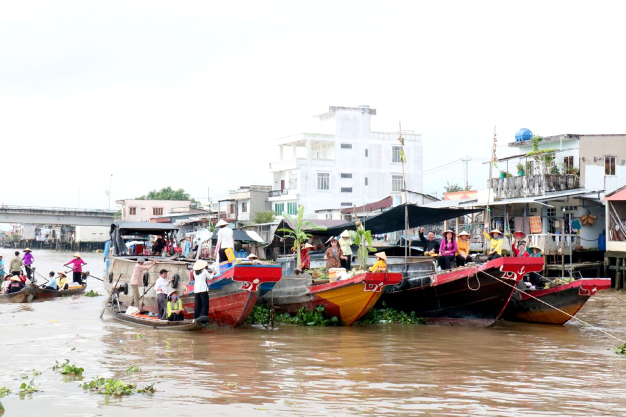 Chợ nổi trên sông nằm trong chuỗi hoạt động tái hiện văn hóa của Làng cổ Đông Hòa Hiệp. Ảnh: Cổng thông tin điện tử tỉnh Đồng Tháp
