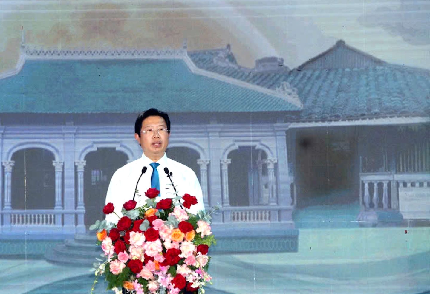 Phó Chủ tịch UBND tỉnh Đồng Tháp Huỳnh Minh Tuấn phát biểu khai mạc Lễ hội Văn hóa - Du lịch Làng cổ Đông Hòa Hiệp lần thứ VI. Ảnh: Cổng thông tin điện tử tỉnh Đồng Tháp