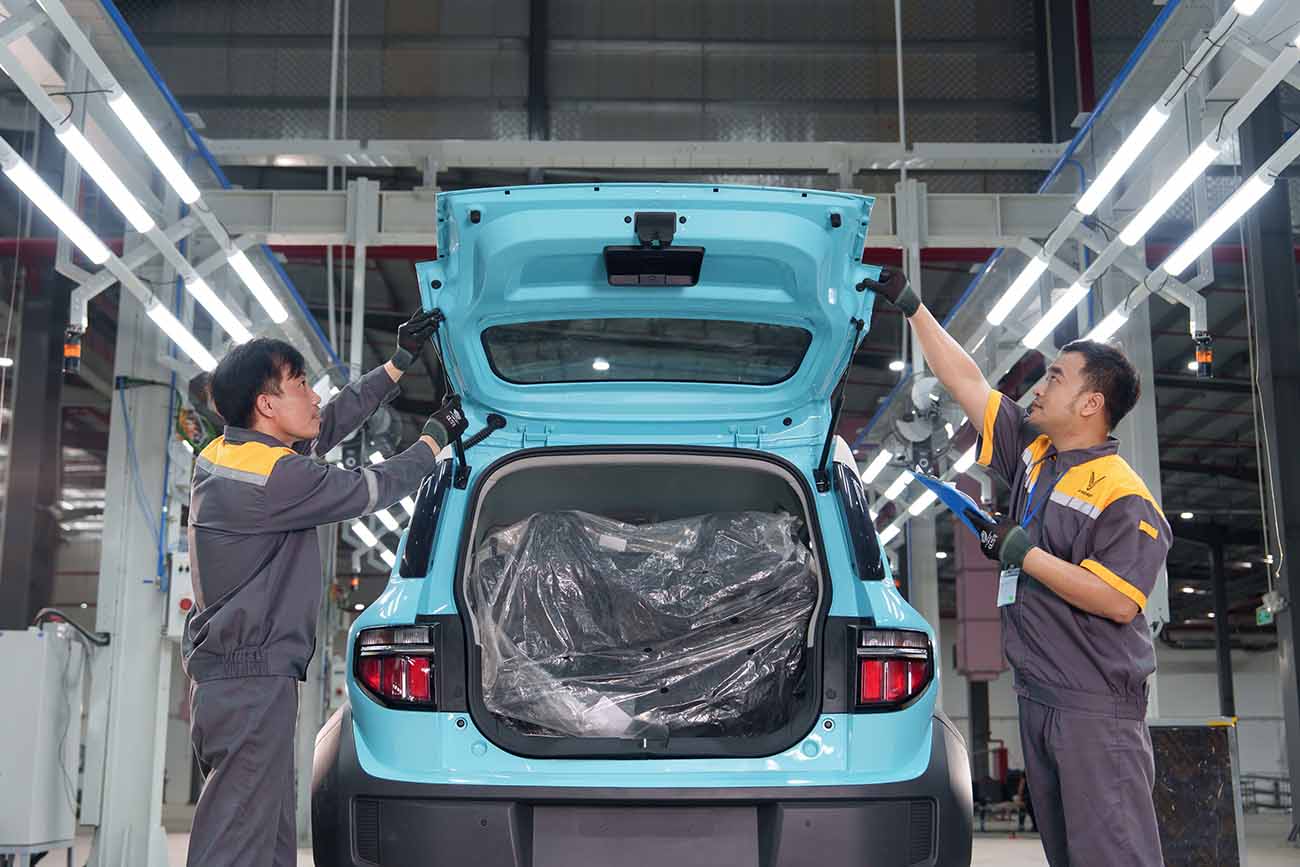 Nha may san xuat o to dien VinFast Ha Tinh dang tuyen 2.300 lao dong. Anh: Tran Tuan.