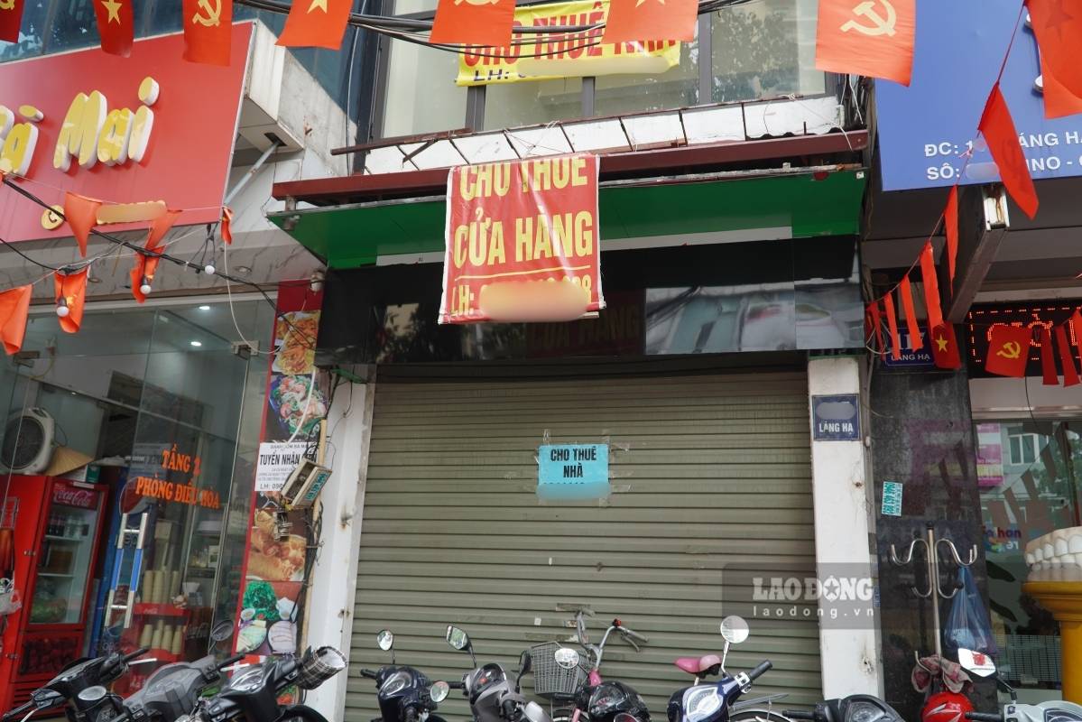 Can nha cho thue ca 3 tang gio thanh noi trong giu xe cho cac cua hang kinh doanh xung quanh. Anh: Thanh Binh 