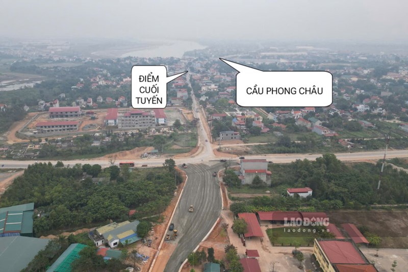 Tuyến đường lên vùng kéo dài được xây dựng tới gần cầu Phong Châu. Ảnh: Tô Công.