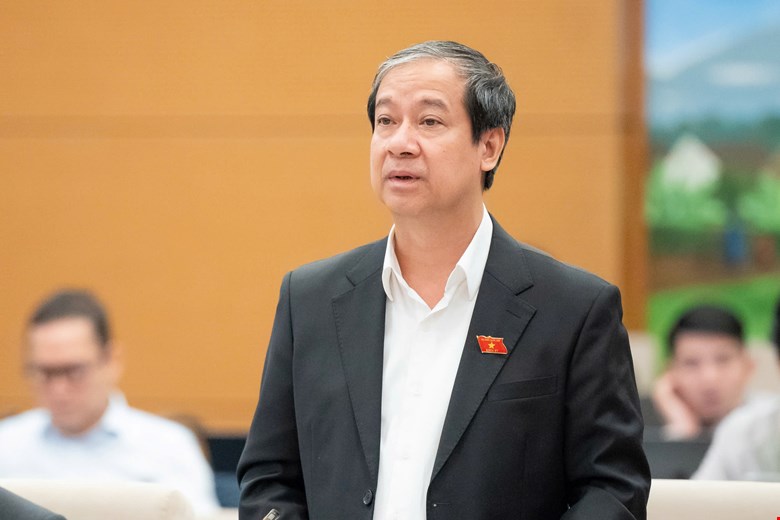 Bo truong GDDT Nguyen Kim Son cho biet, trong quy hoach cac truong dai hoc, cao dang, he thong truong cao dang su pham sap toi chi con 3-4 truong, xu huong cac truong cao dang su pham se nhap vao cac truong dai hoc su pham. Anh: Media Quoc hoi 